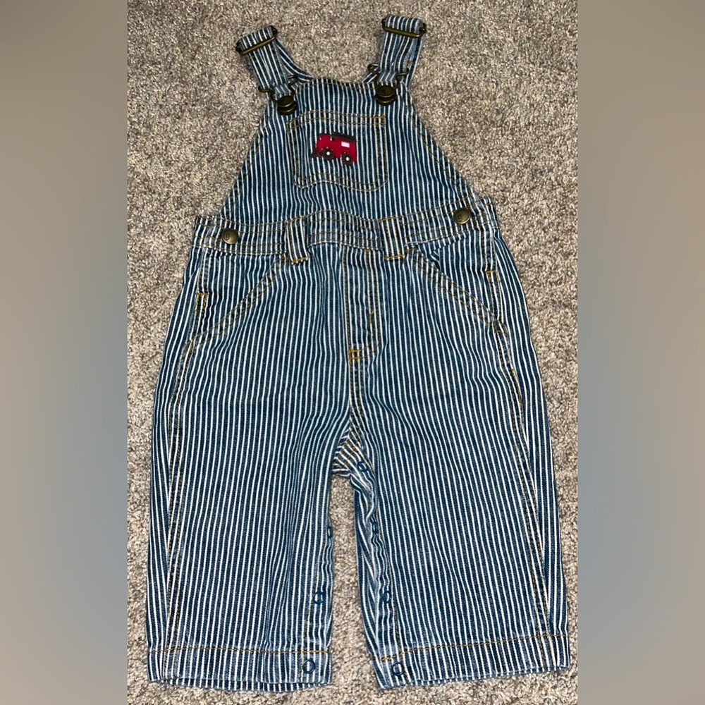 2008 Gymboree baby boy 3-6months denim pinstripe overalls red train